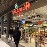 witryna marketu carrefour w galerii veneda
