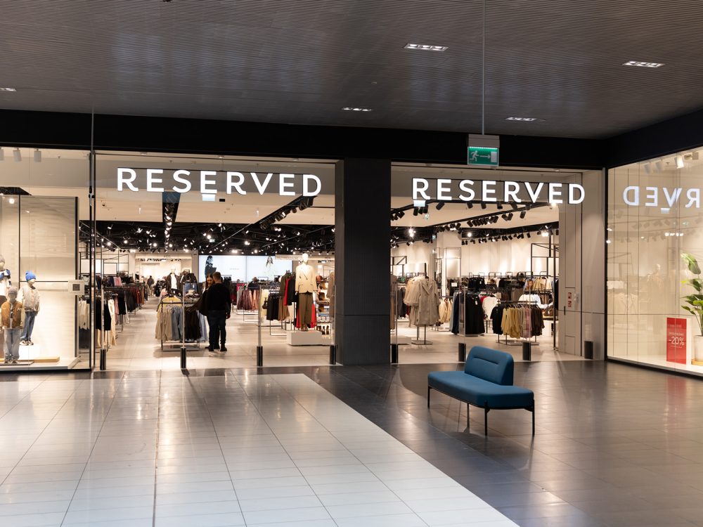 witryna sklepu reserved w galerii veneda