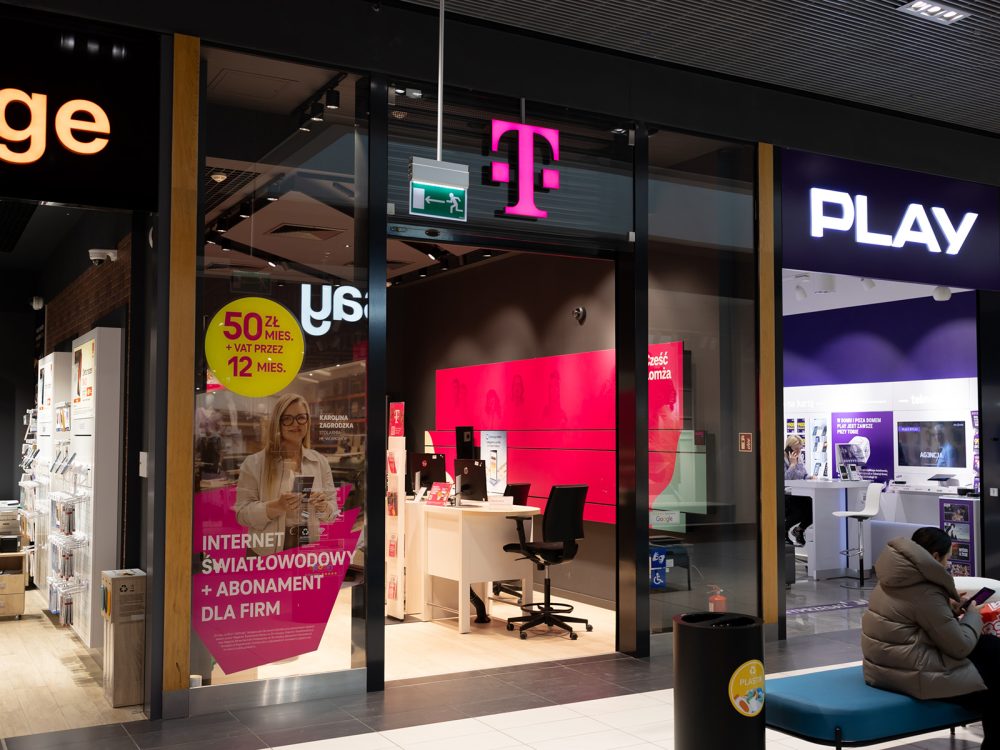 witryna salonu t-mobile w galerii veneda