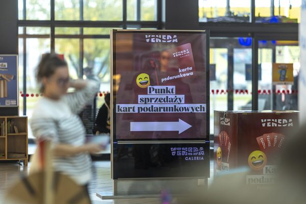 Plafony podświetlane w galerii veneda