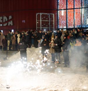 zimne ognie przed galerią veneda na wydarzeniu WOŚP
