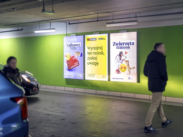 streetboard na parkingu w galerii veneda