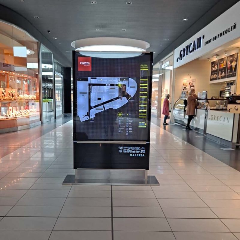 Plafony podświetlane na pasażu galerii veneda